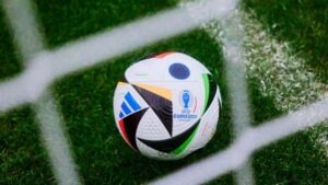 Euro Cup 2024: Mingea care dictează când e offside sau henț