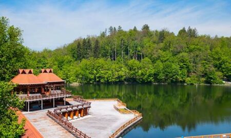 Lacul Ursu din Sovata a fost redeschis turiştilor