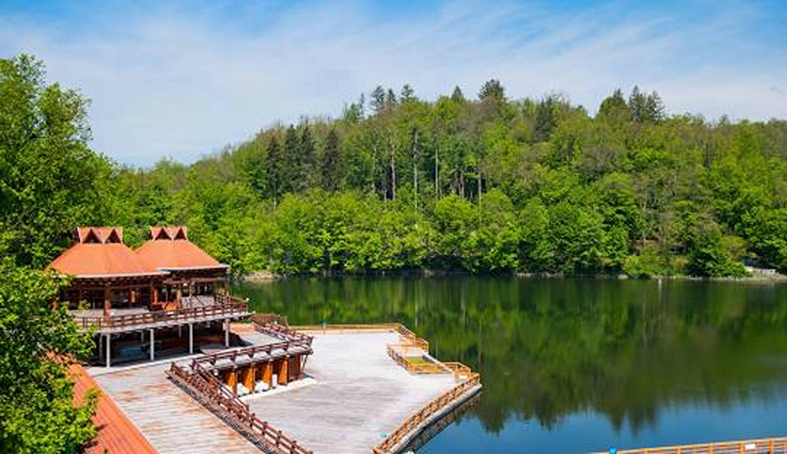 Lacul Ursu din Sovata a fost redeschis turiştilor