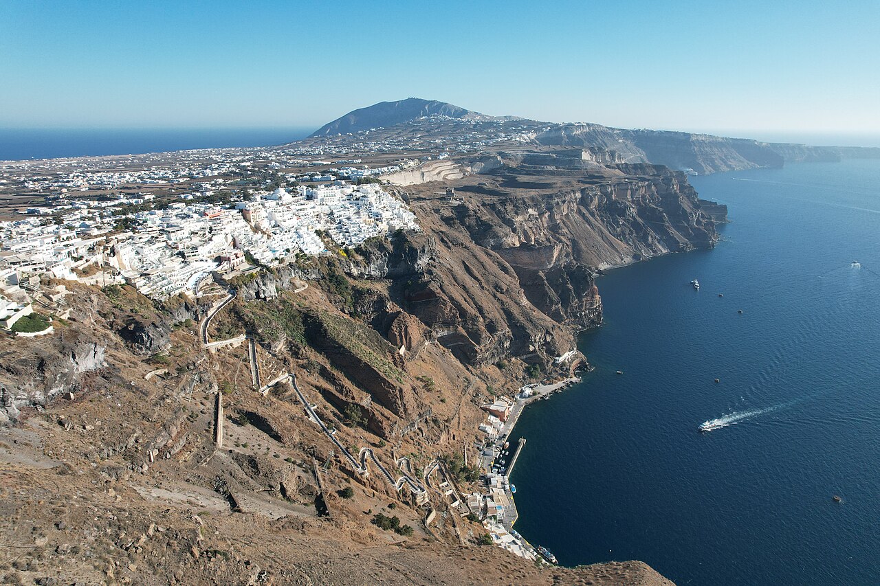 Santorini, sursa foto: Wikipedia