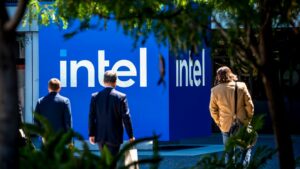 Intel și Amazon vor colabora pentru producția de cipuri