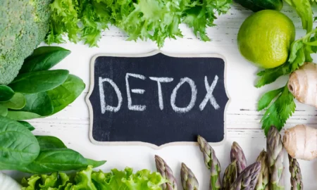 Dietă de detoxifiere după Revelion. Alimentele de care are nevoie corpul tău pentru a-și reveni la normal