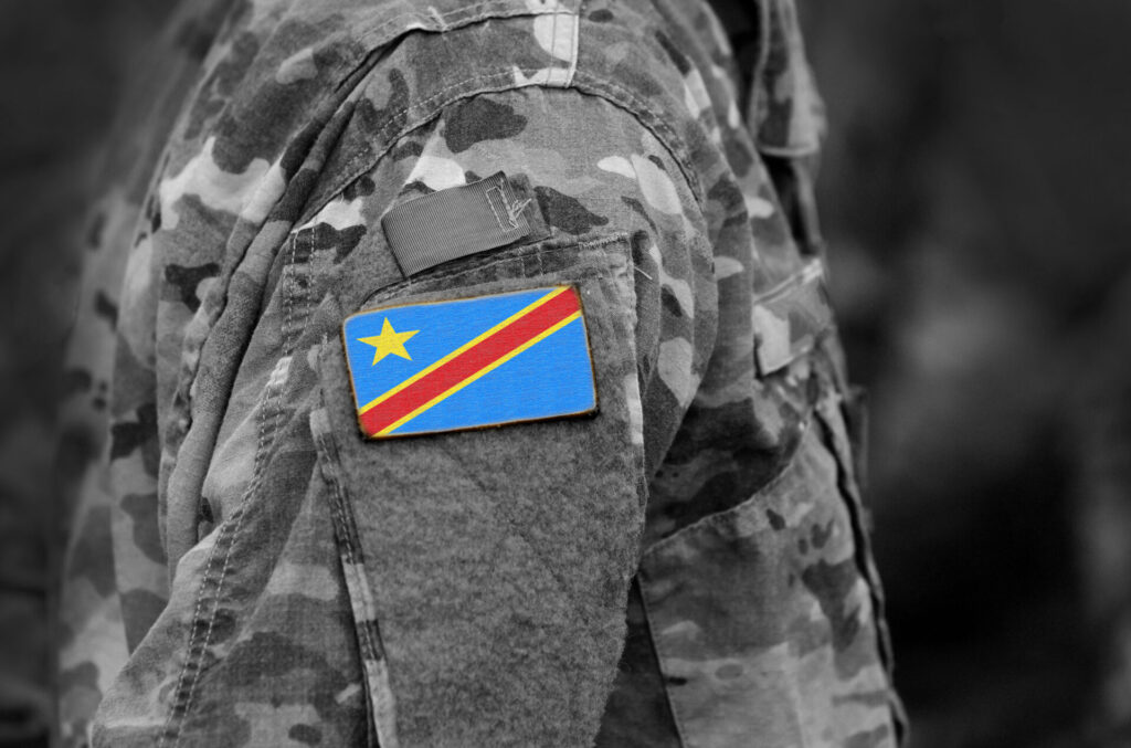 Steagul Republicii Democratice Congo pe brațul unui soldat