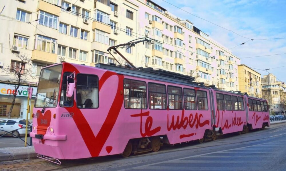 „Tramvaiul Iubirii” circulă în București de Ziua Îndrăgostiților